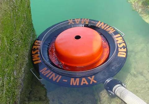 Скиммер для нефтепродуктов DESMI MINI-MAX предназначен для очистки прибрежных зон, а также естественных и технических внутренних водоемов.