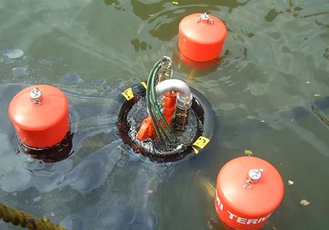 Скиммер для сбора нефтепродуктов DESMI TERMITE имеет небольшие габариты и малую осадку и может работать не только в открытом море, но и в неглубоких внутренних водоемах.